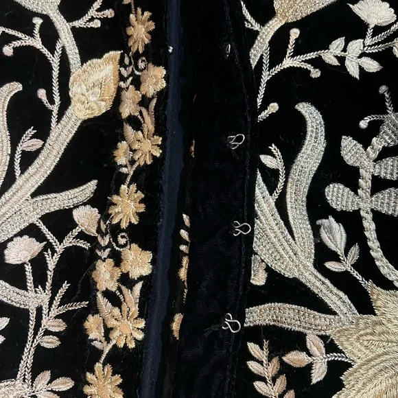 Agha Noor black and gold embroidered Top with Gold and Red Embroidery size S - Picture 6 of 10